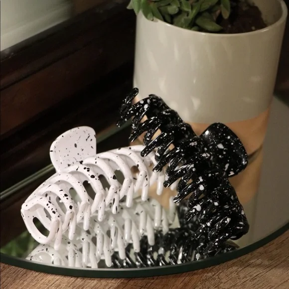 Black and White Claw Clips - Picture 2 of 2